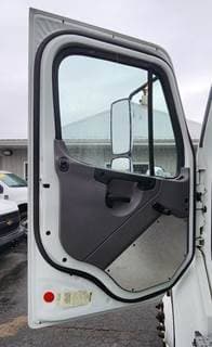 2019 Freightliner M2 image 9