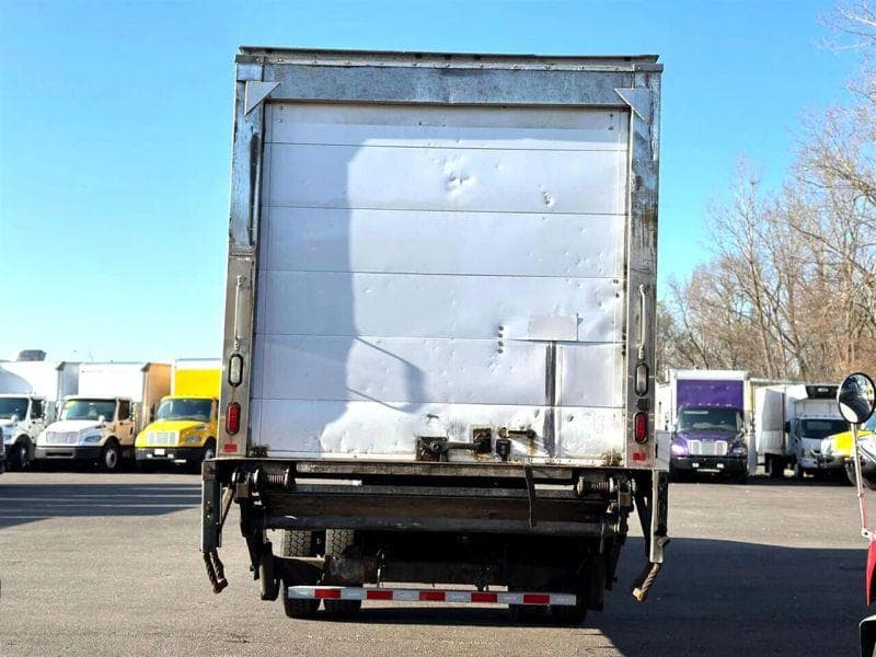 2018 Hino 268 image 6