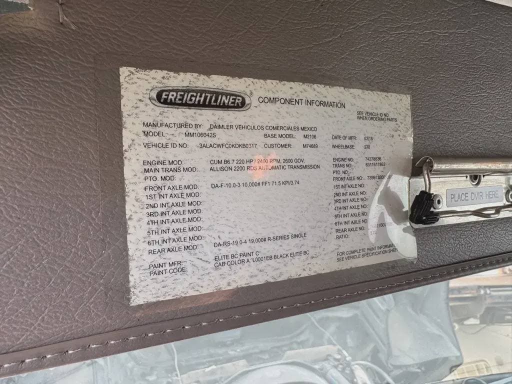Used 2019 FREIGHTLINER Box Truck - Straight Truck, Van, Moving Van - BUSINESS CLASS M2 106 For Sale image 11