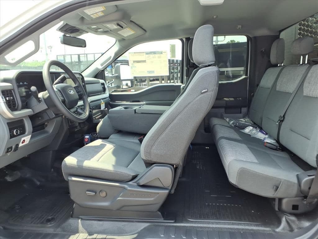 2026 Ford F550 XLT image 11