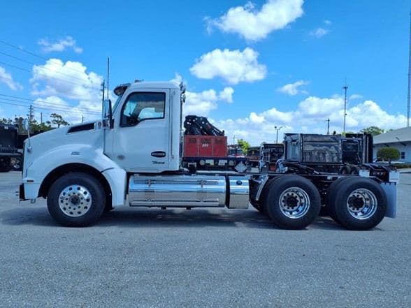 2025 Kenworth T880 image 4