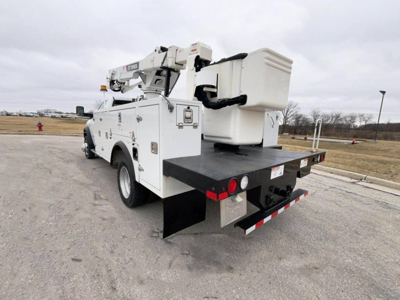 2022 RAM 5500 Boom / Bucket Truck - 360HP image 5