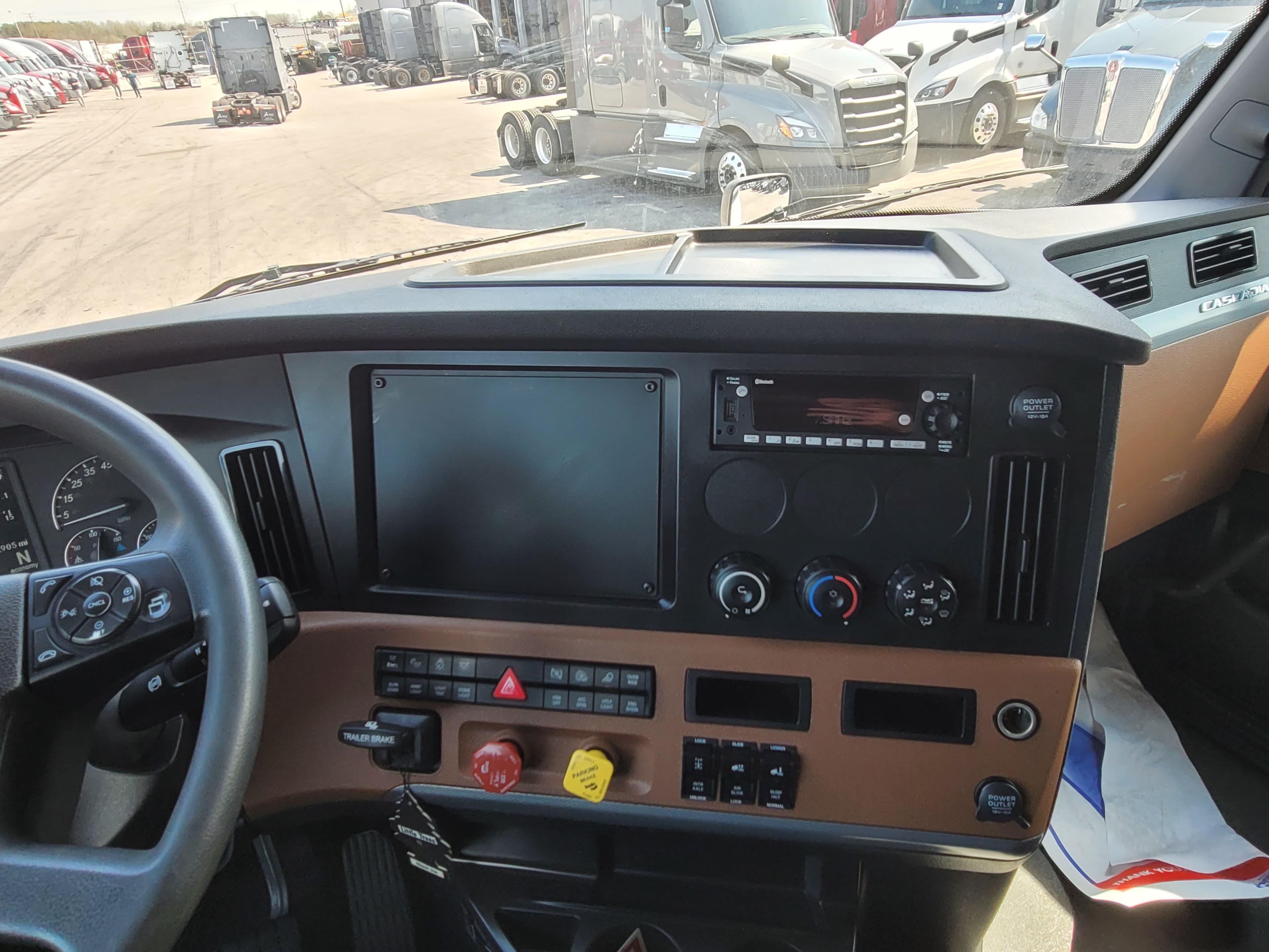2022 Freightliner Cascadia 126 image 11