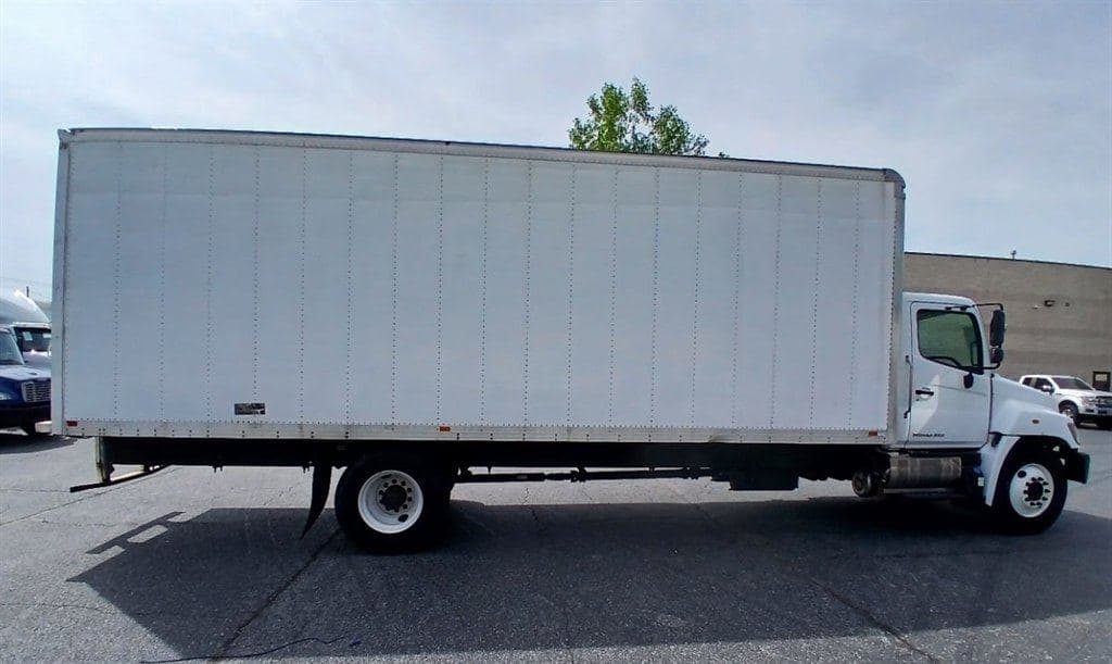 2019 Hino 268 image 7