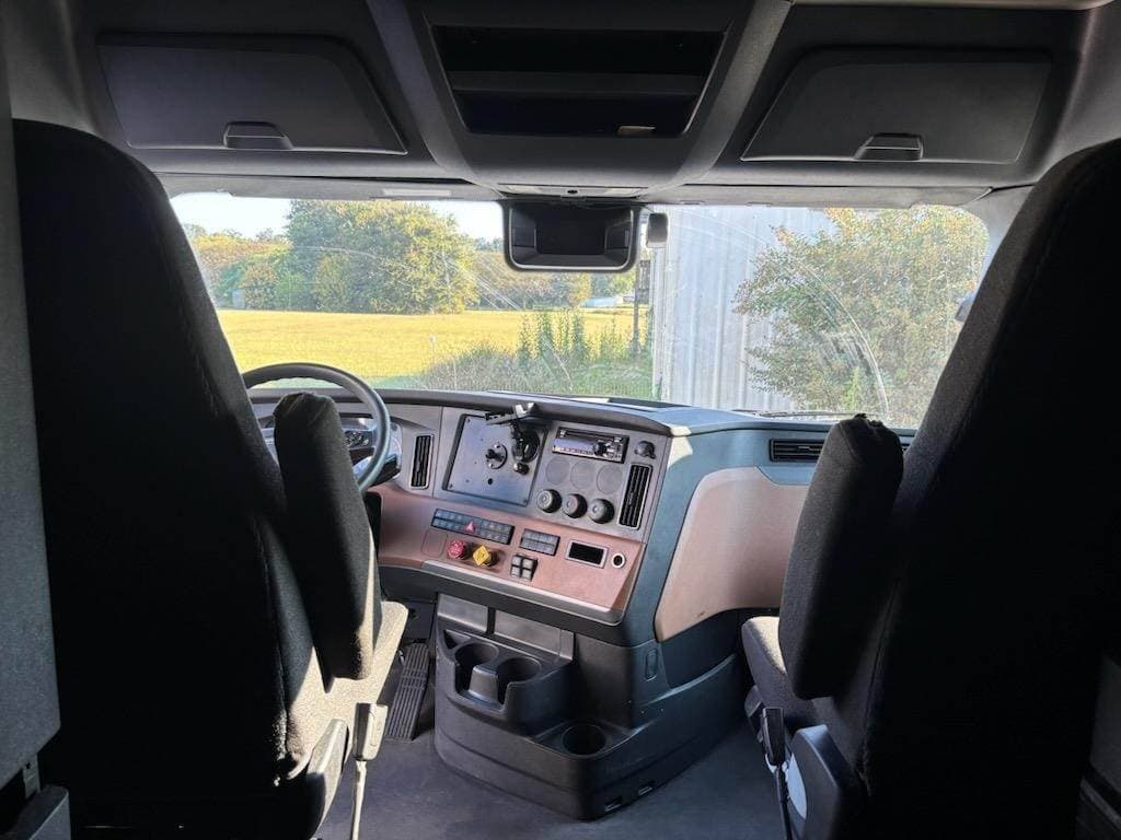 2021 Freightliner Cascadia image 6