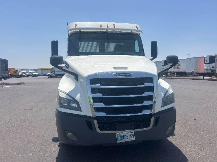 2019 Freightliner Cascadia 126 Day Cab Truck - 455HP, 12 Speed Automatic image 2