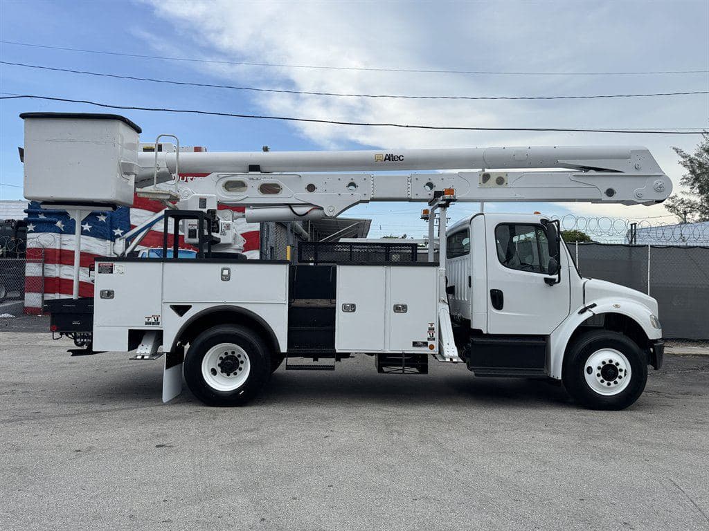 2018 Freightliner M2-106 image 14