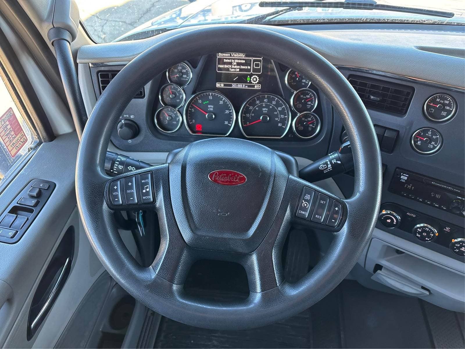 2021 Peterbilt 579 image 10