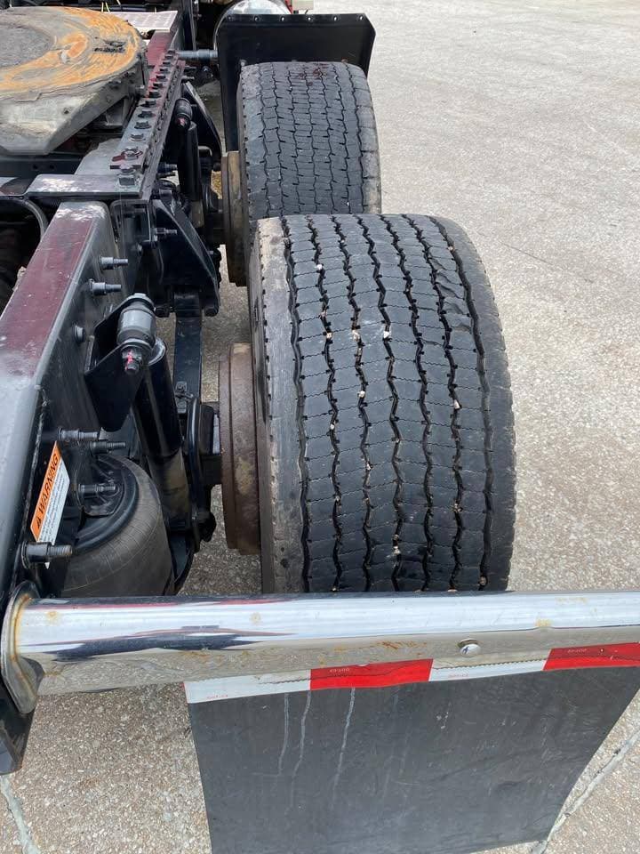 2020 Freightliner Columbia image 12