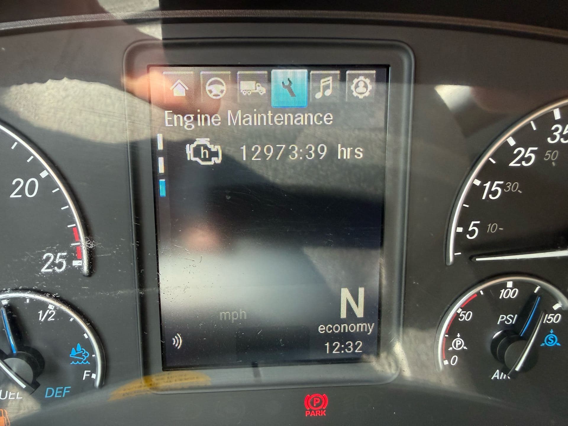 2022 Freightliner - 417k - 13k Hours - 455 HP image 14