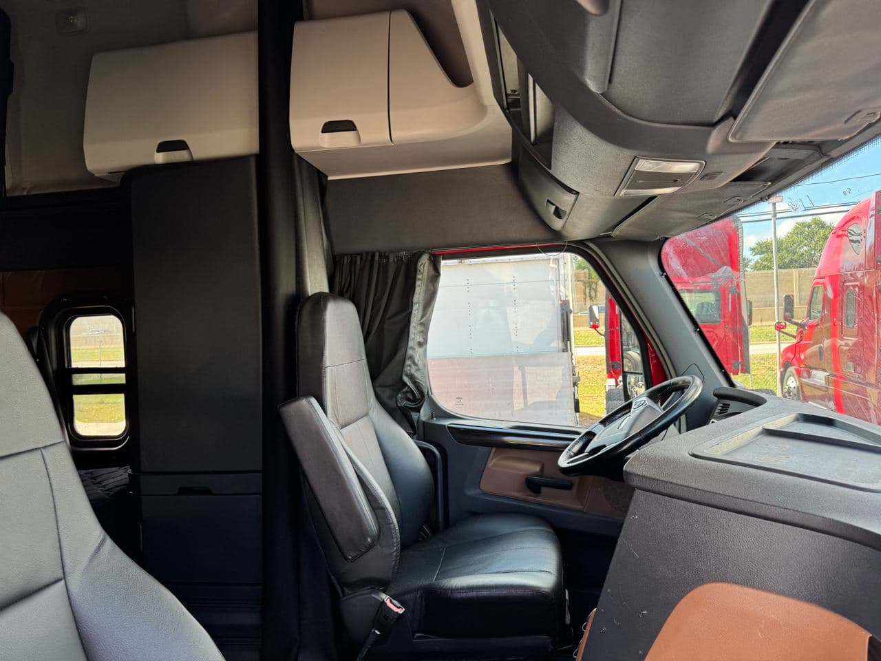 2018 Freightliner Cascadia image 8