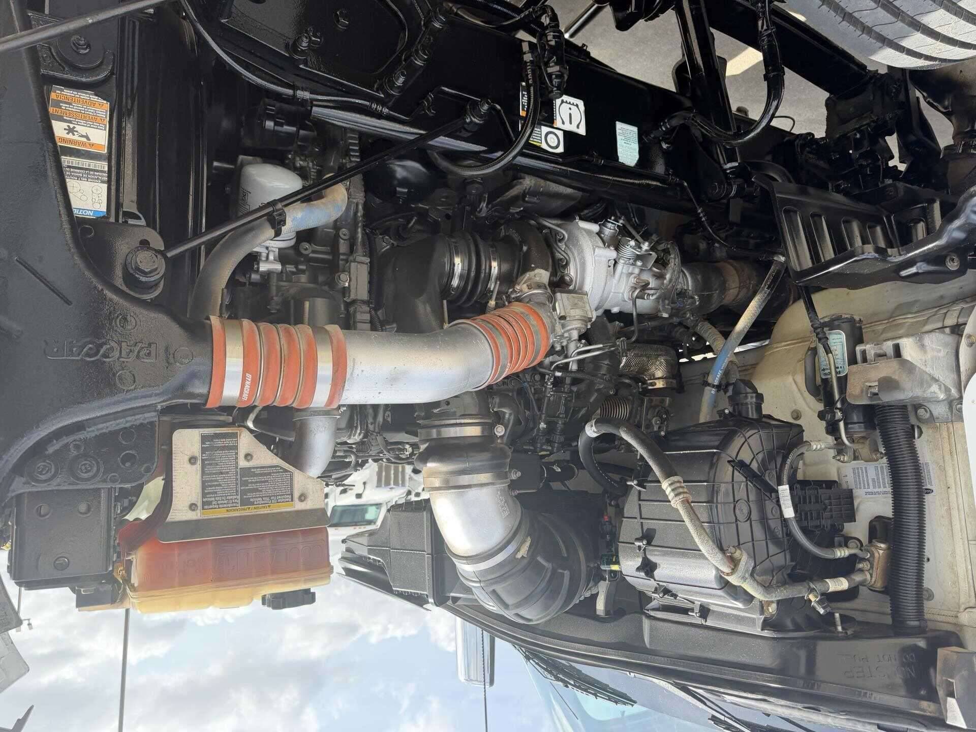 2020 Peterbilt 567 image 17