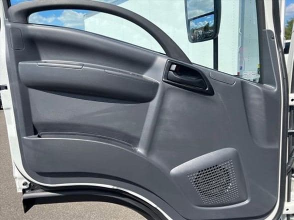 2024 Isuzu NRR image 9