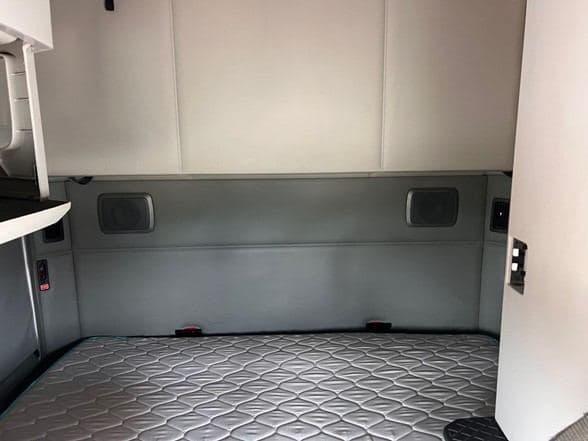 2020 Kenworth T680 image 9