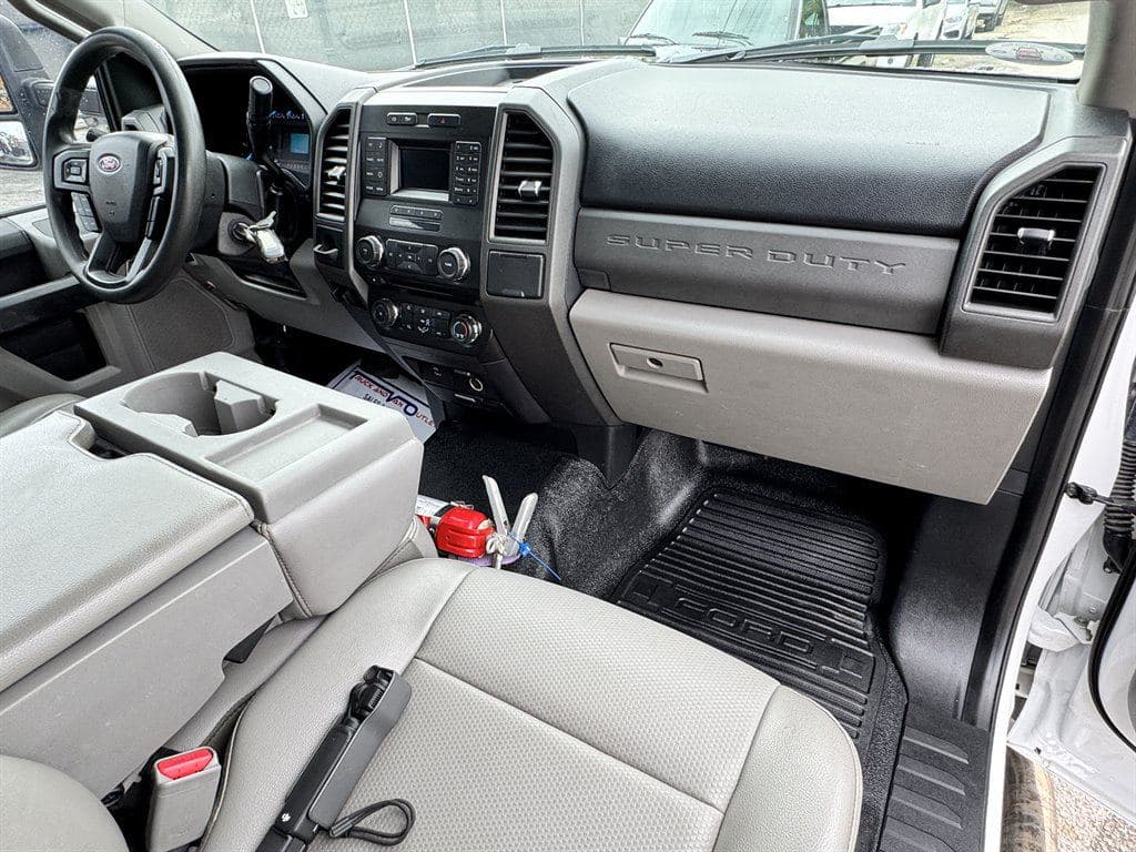 2017 Ford F550 image 56