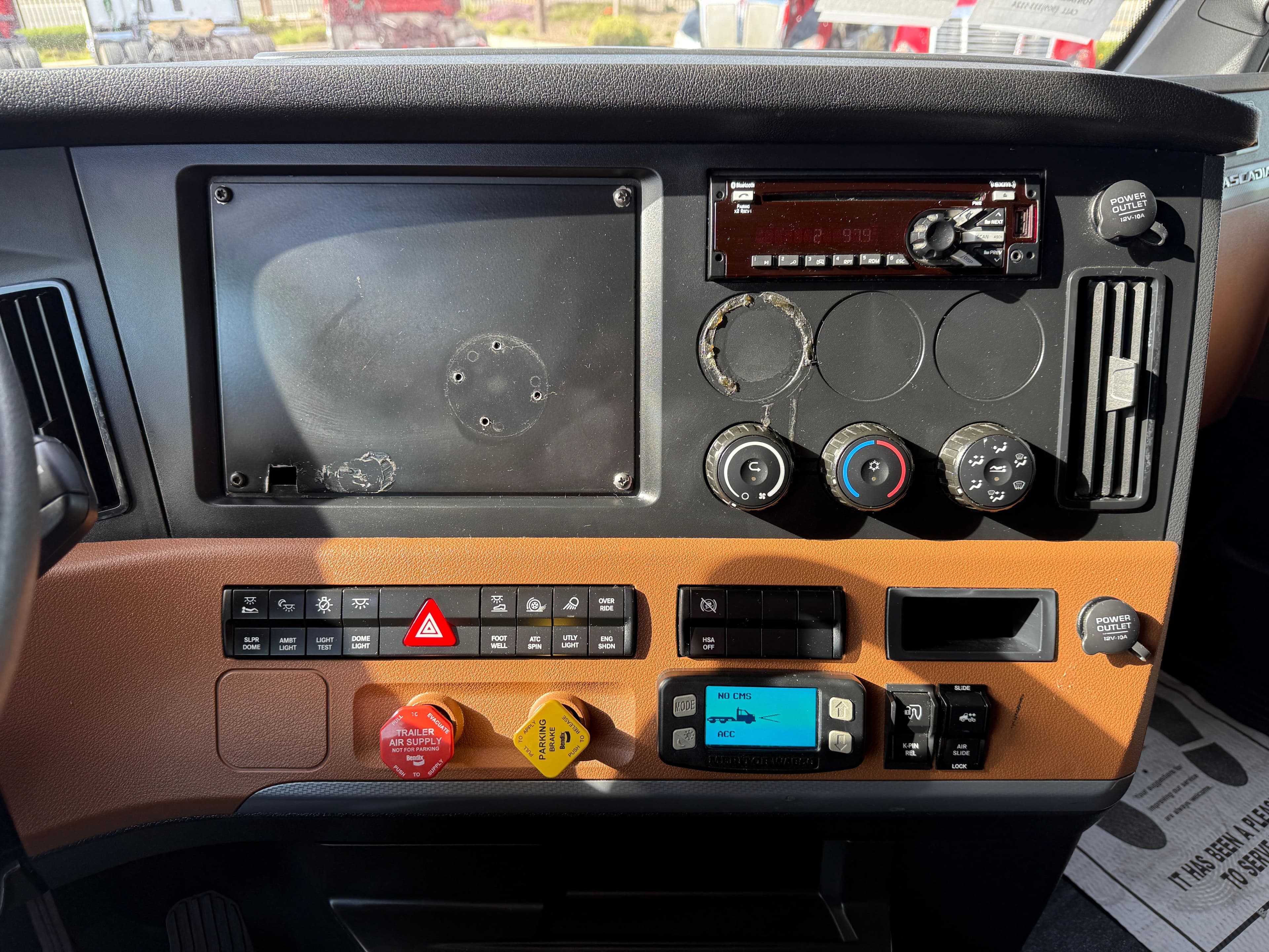 2020 Freightliner Cascadia 126 image 15