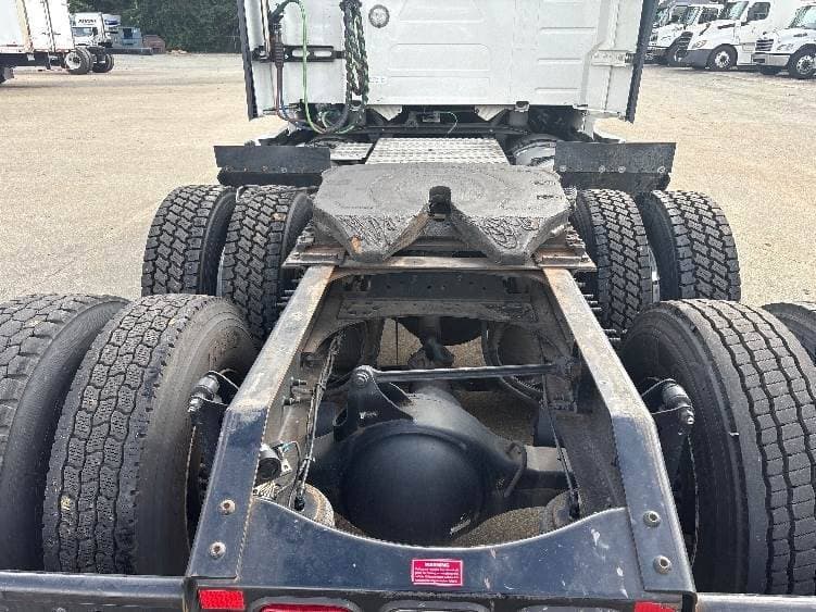 2022 Volvo VNL image 5