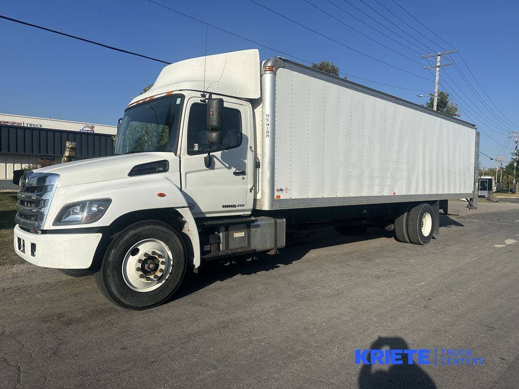 2020 Hino 338 image 1