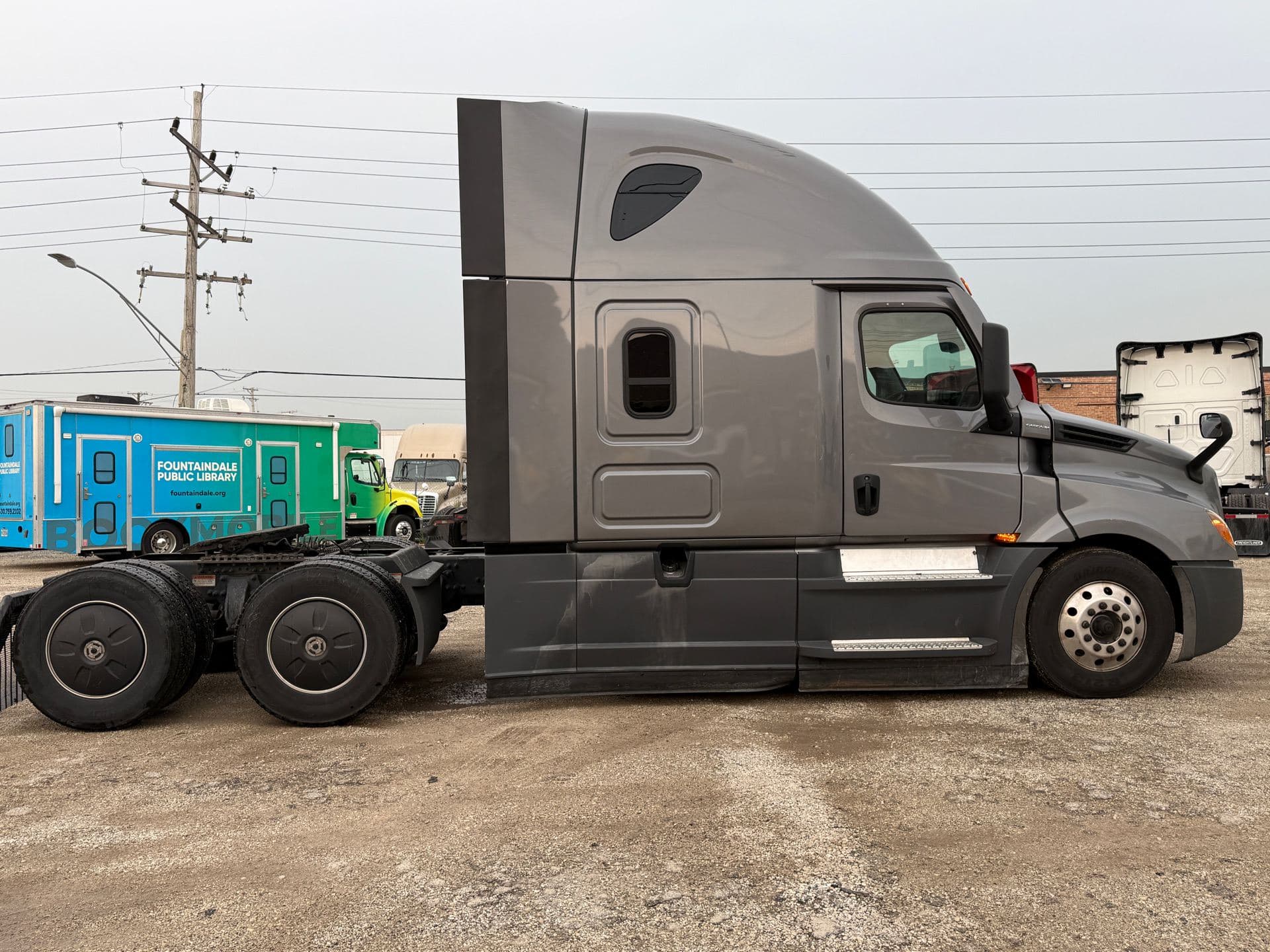 2022 Freightliner - 432k - 12k Hours - 455 HP image 15