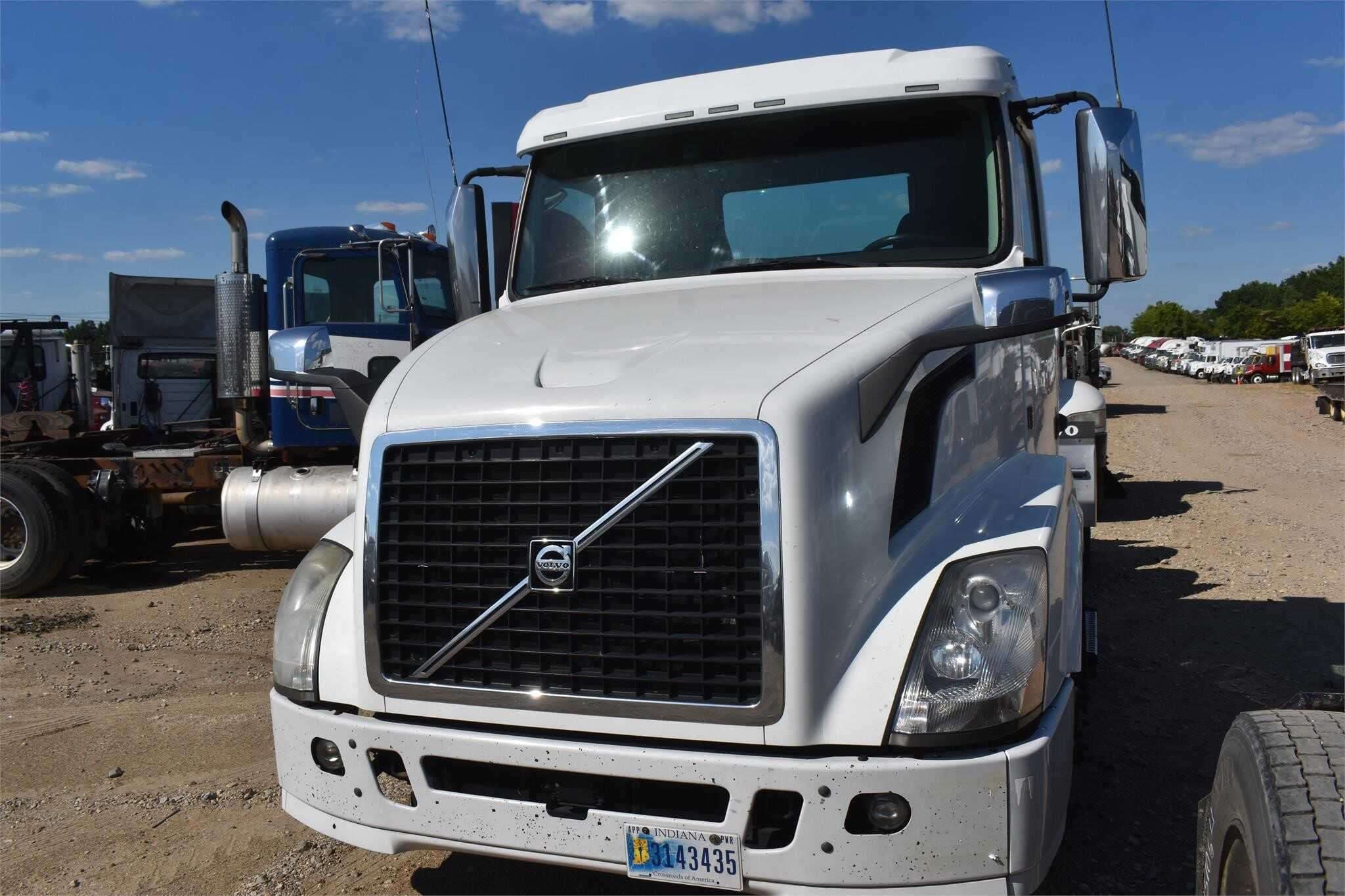 2017 Volvo VNL image 1