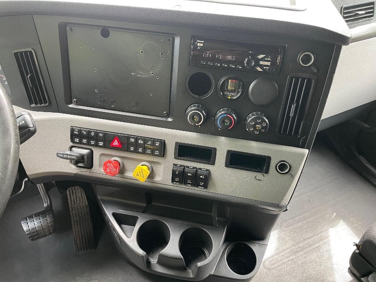 2019 Freightliner Cascadia 126 image 24