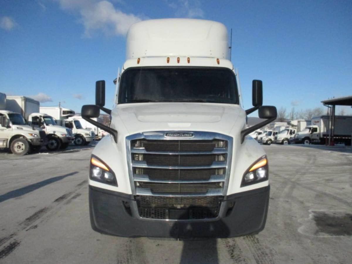 2022 Freightliner Cascadia 126 Day Cab Truck - 400HP, 12 Speed Automatic image 1