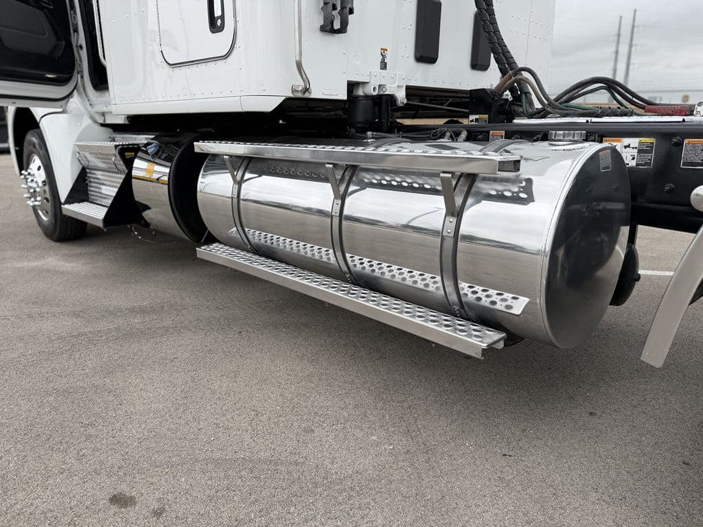 Used 2024 KENWORTH T880 image 33