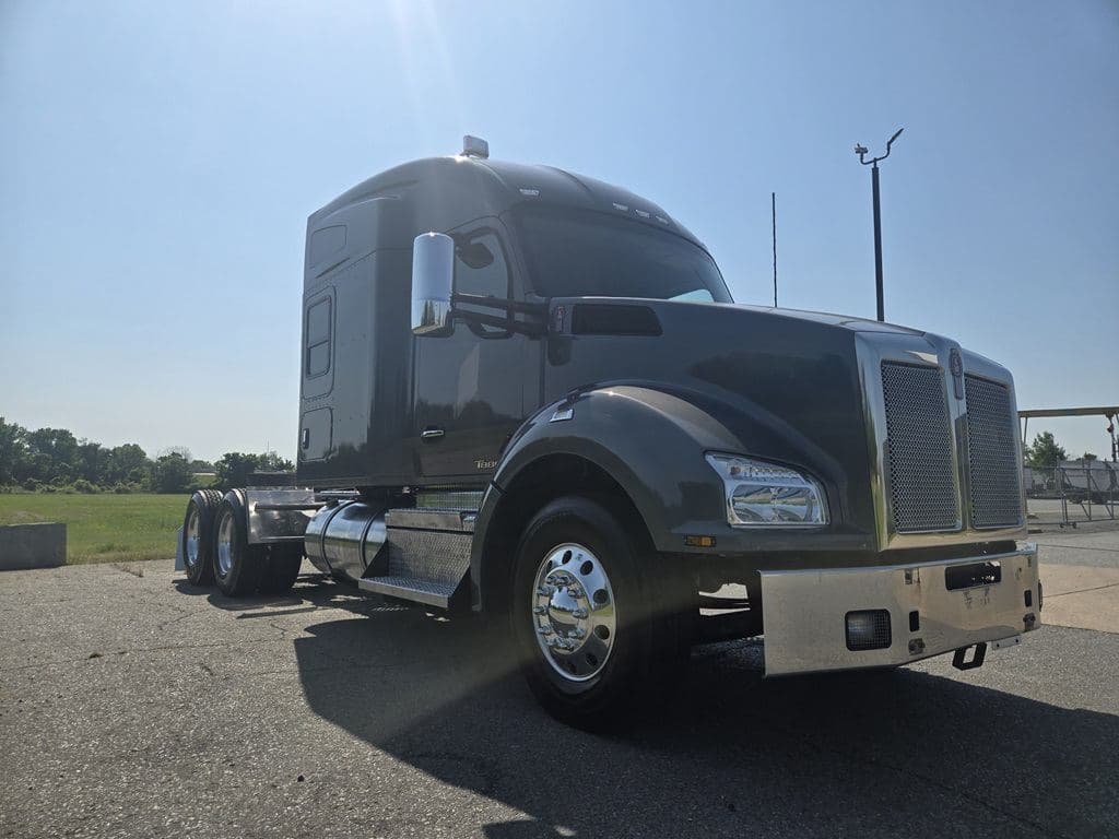 Used 2022 KENWORTH T880 image 8