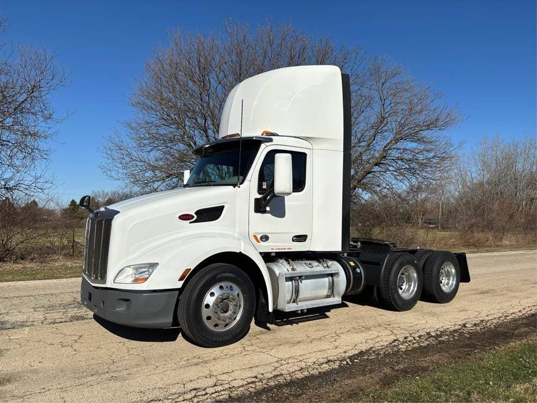 2020 Peterbilt 579 image 1