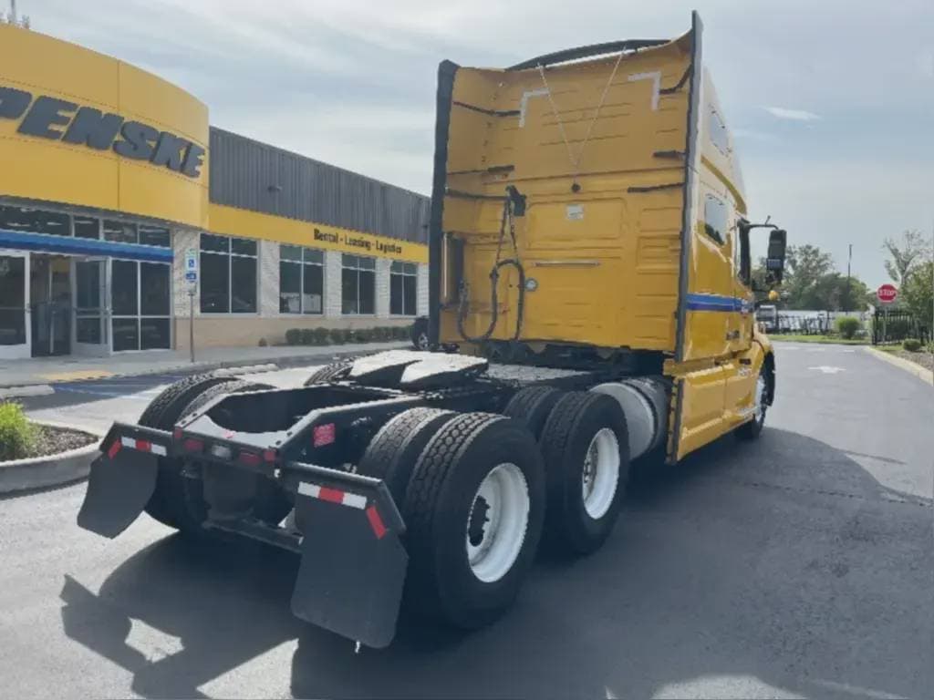 2022 Volvo VNL image 4