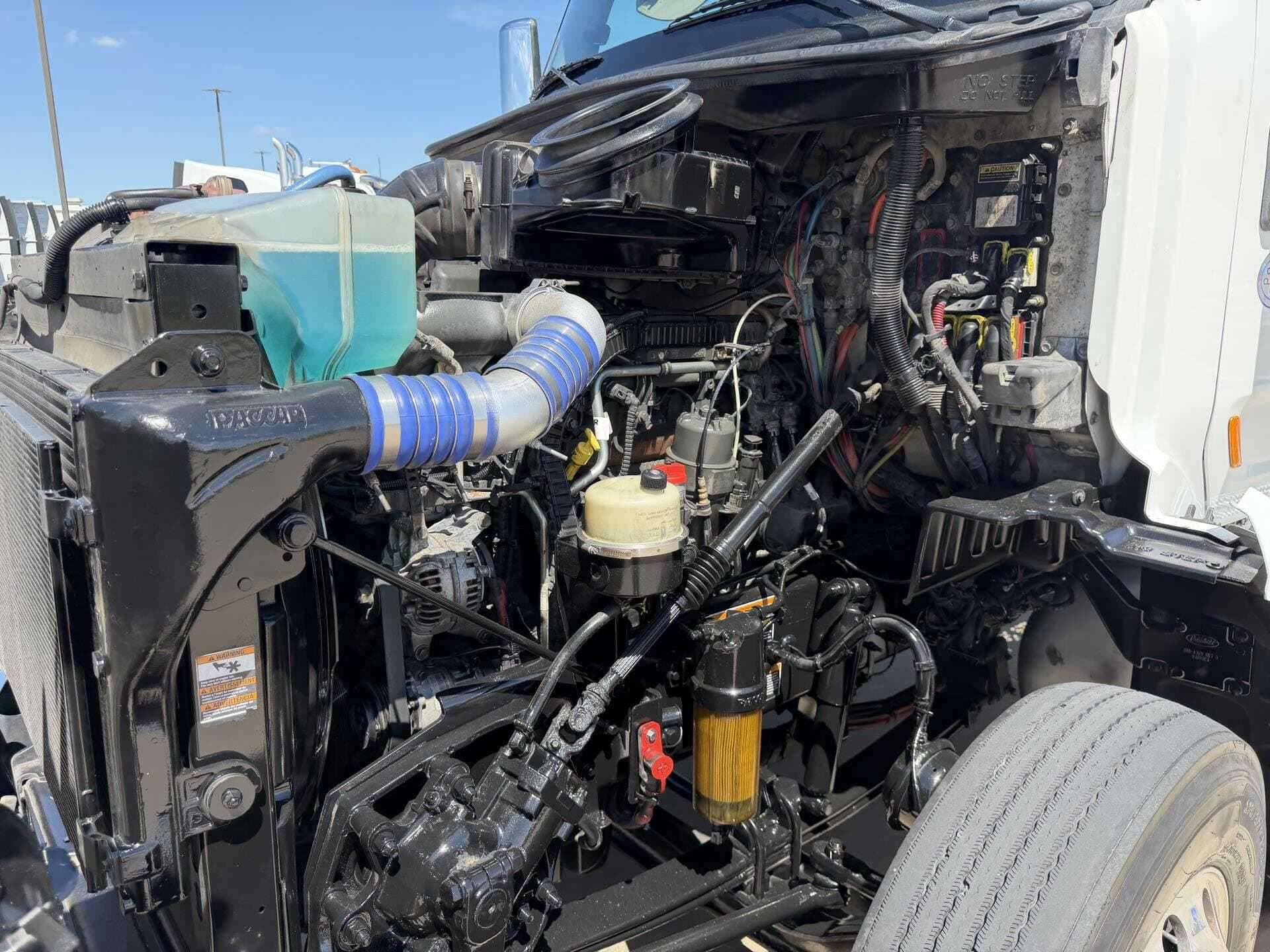 2021 Peterbilt 579 image 6