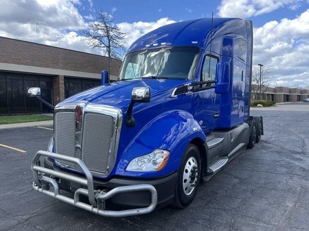 2021 Kenworth T680 image 2