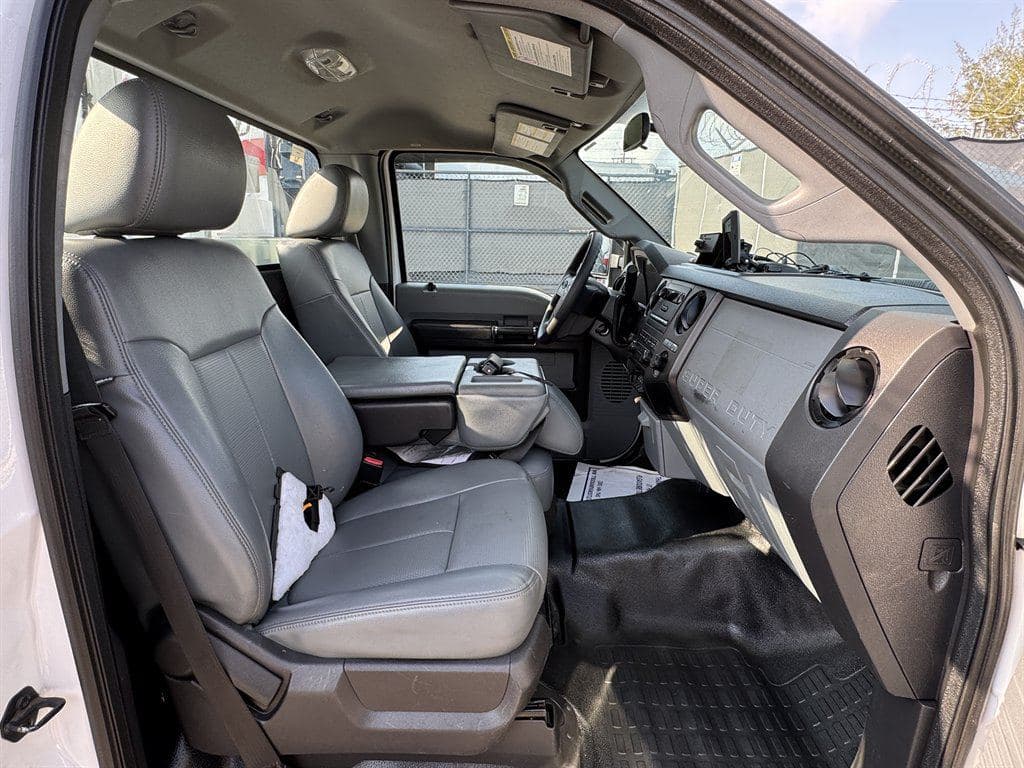 2016 Ford F550 image 47