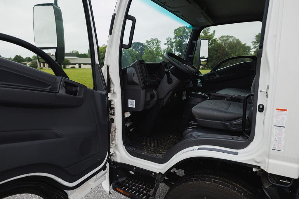 New 2025 ISUZU NRR image 12