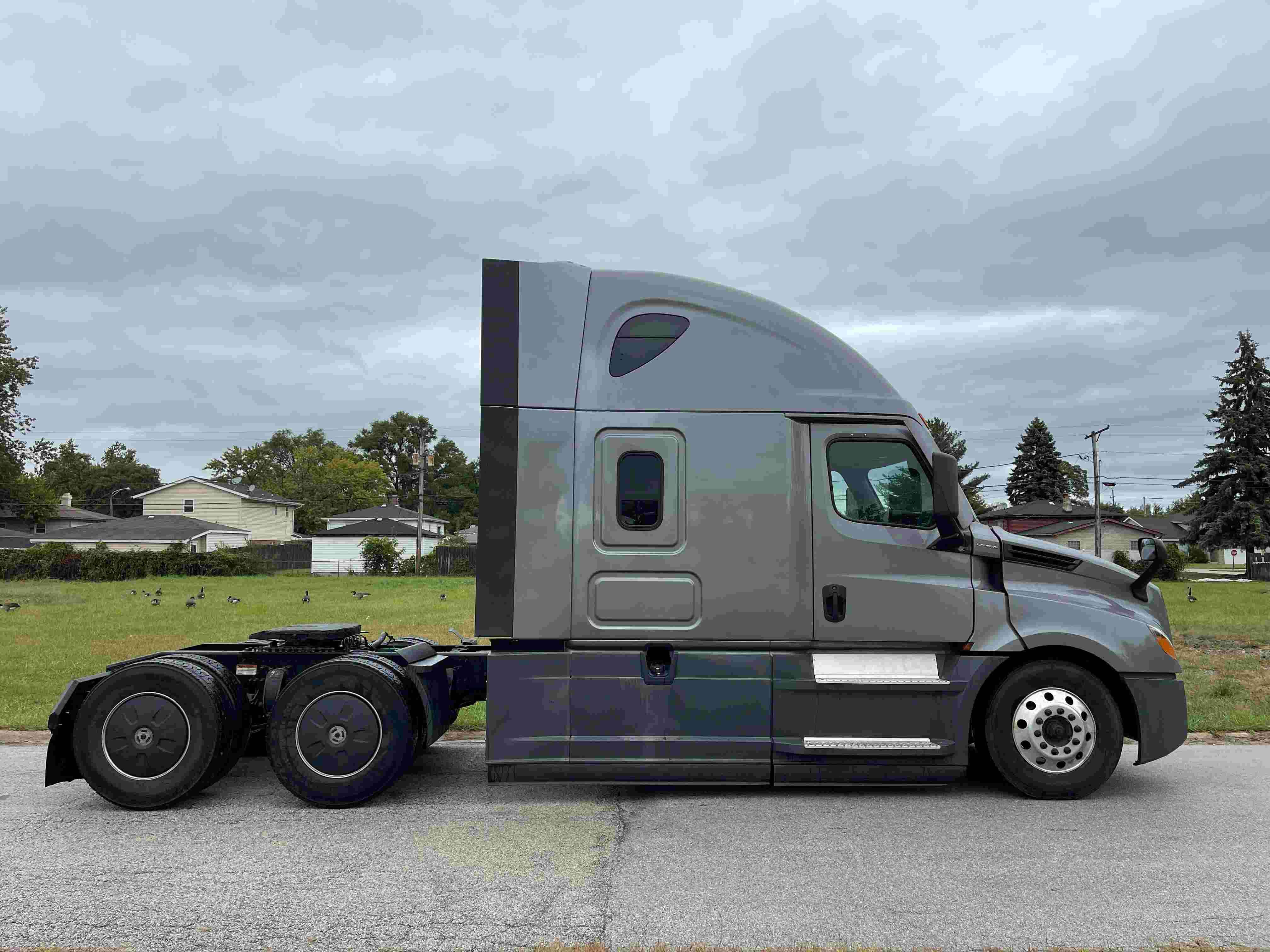 2021 Freightliner Cascadia 126 image 4