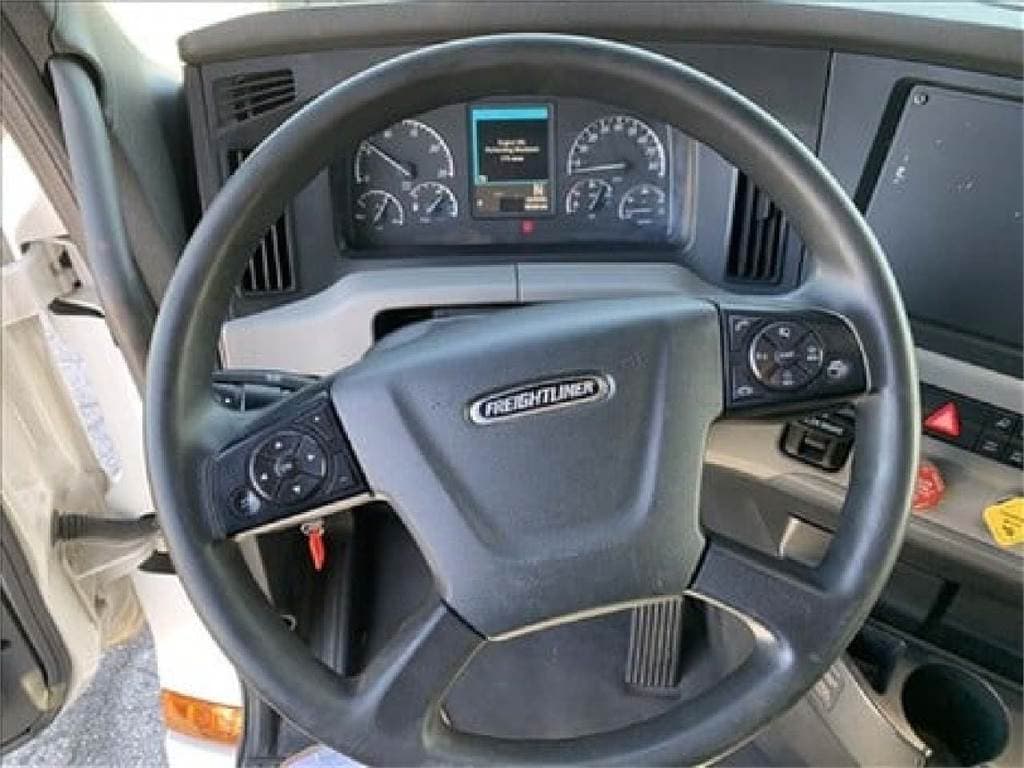 2020 Freightliner Cascadia 126 image 3