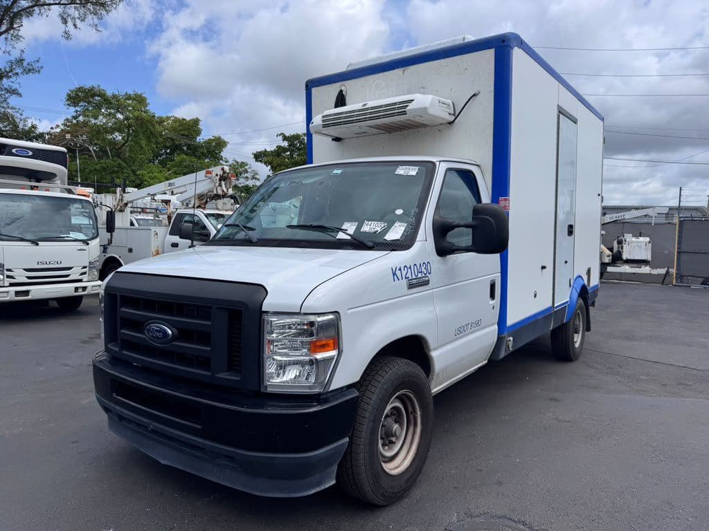 2024 Ford E350 Cutaway image 3
