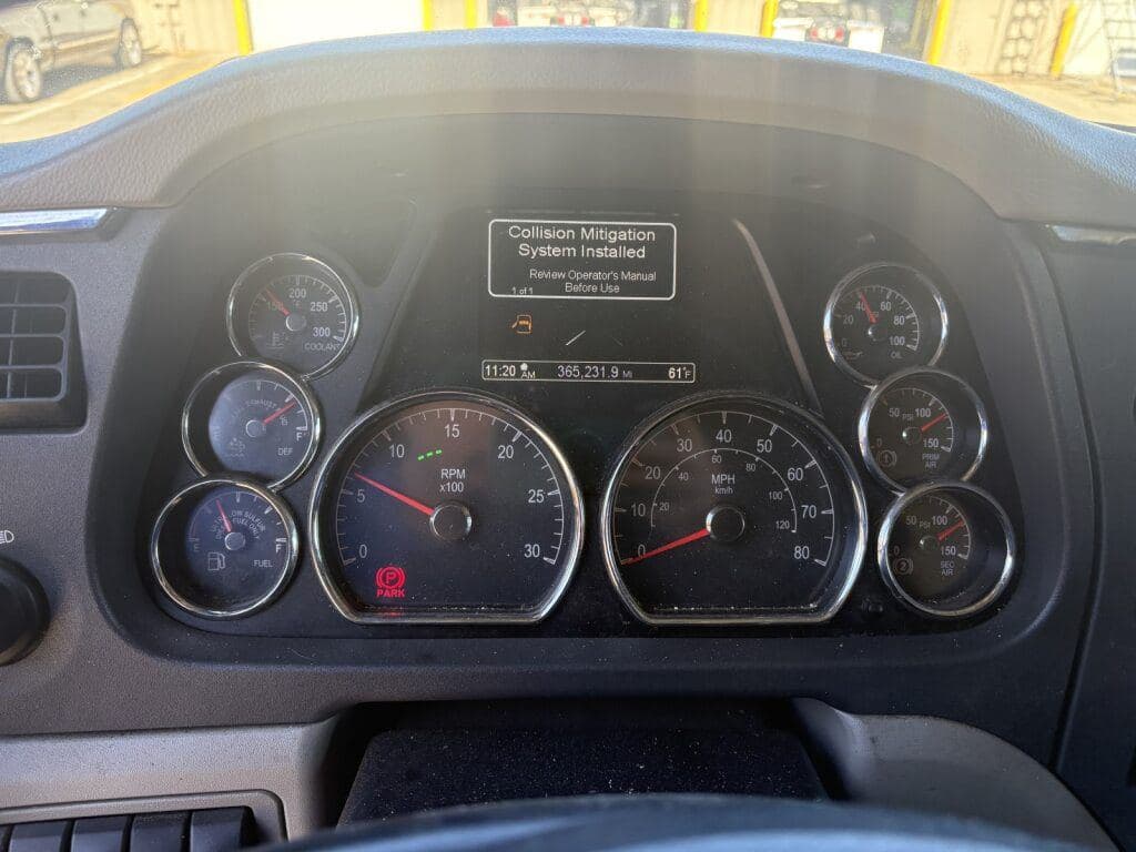 2021 Peterbilt 579 image 6