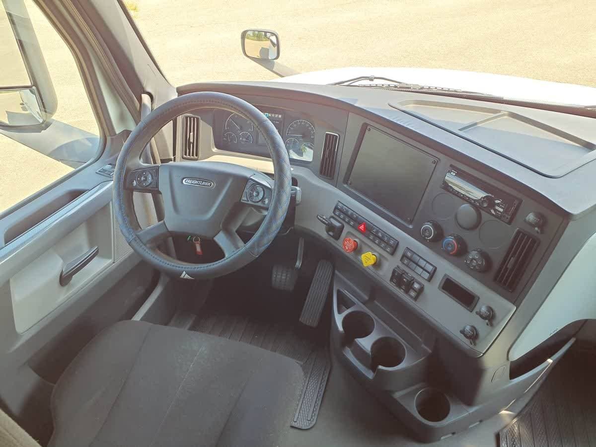 2020 Freightliner Cascadia image 7