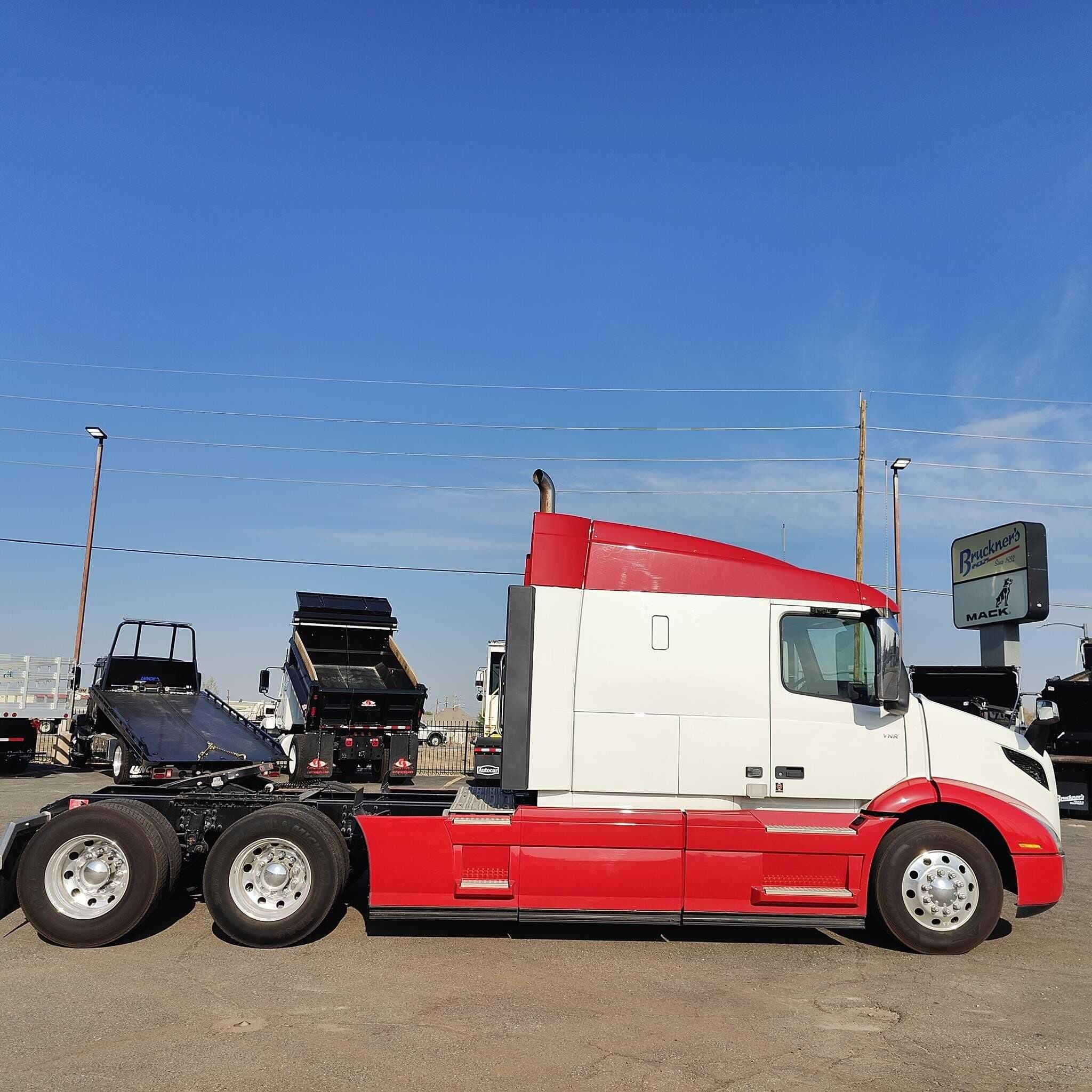 2024 Volvo VNR image 5