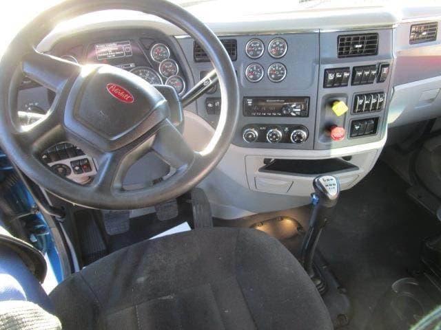 2020 Peterbilt 567 image 8
