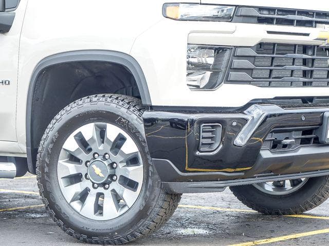 2026 Chevrolet Silverado 2500HD Custom image 4