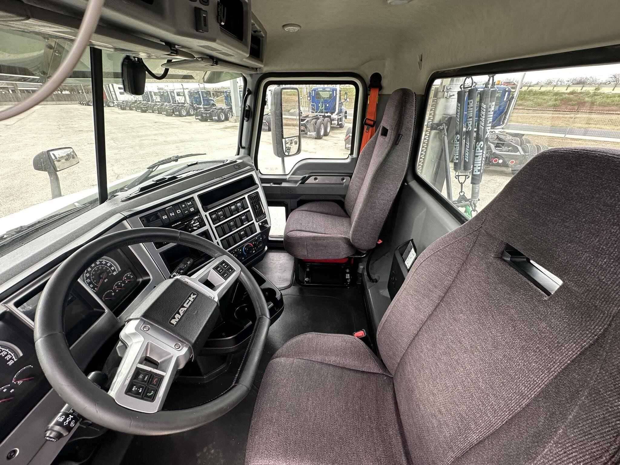 Used 2020 MACK ANTHEM Conventional - Day Cab in San Antonio, TX image 7