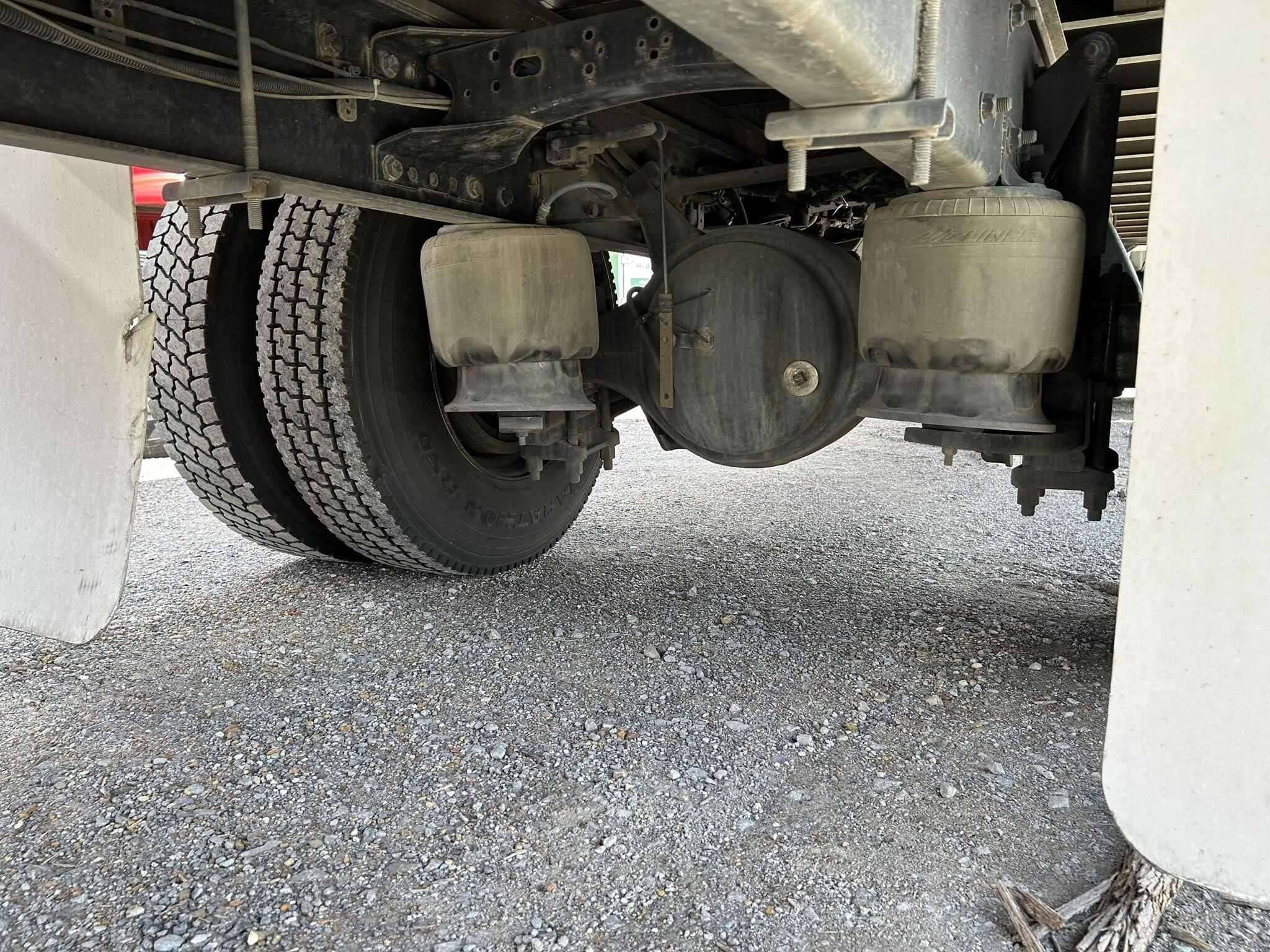 2018 Freightliner M2 image 10