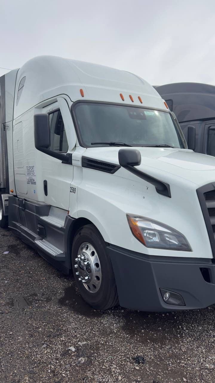 2020 Freightliner image 1