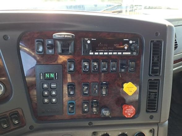 2023 Freightliner 114SD image 11