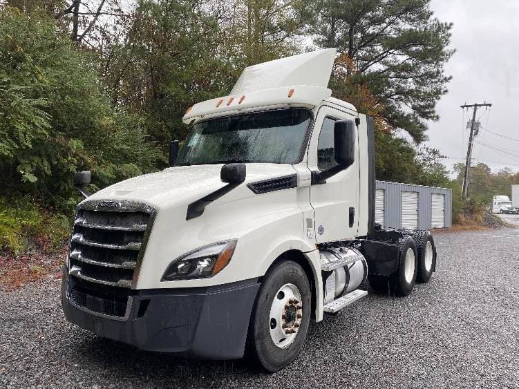 2019 Freightliner Cascadia 126 Day Cab Truck - 435HP, 12 Speed Automatic image 3