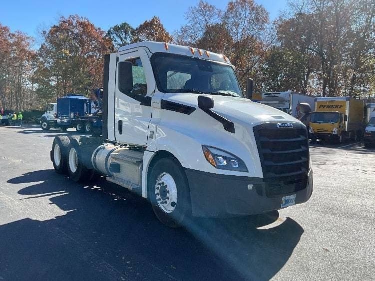 2021 Freightliner Cascadia image 10