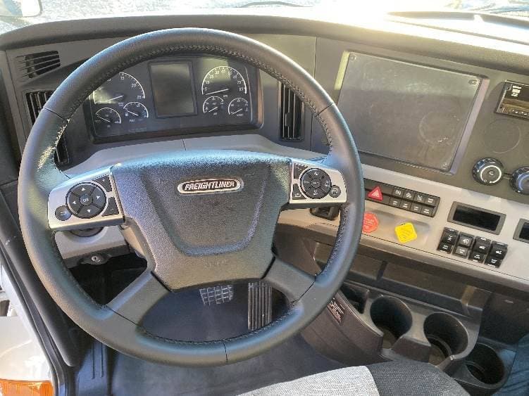 2019 Freightliner Cascadia 126 Day Cab Truck - 435HP, 12 Speed Automatic image 11