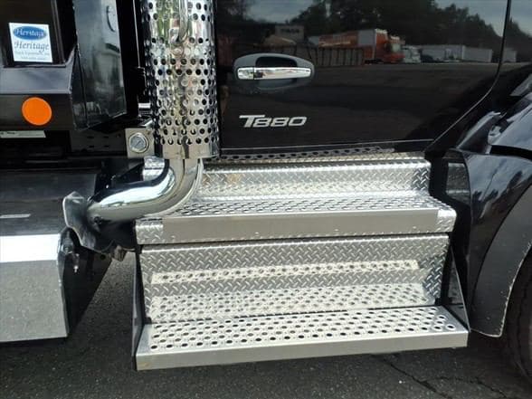 2026 Kenworth T880 image 3